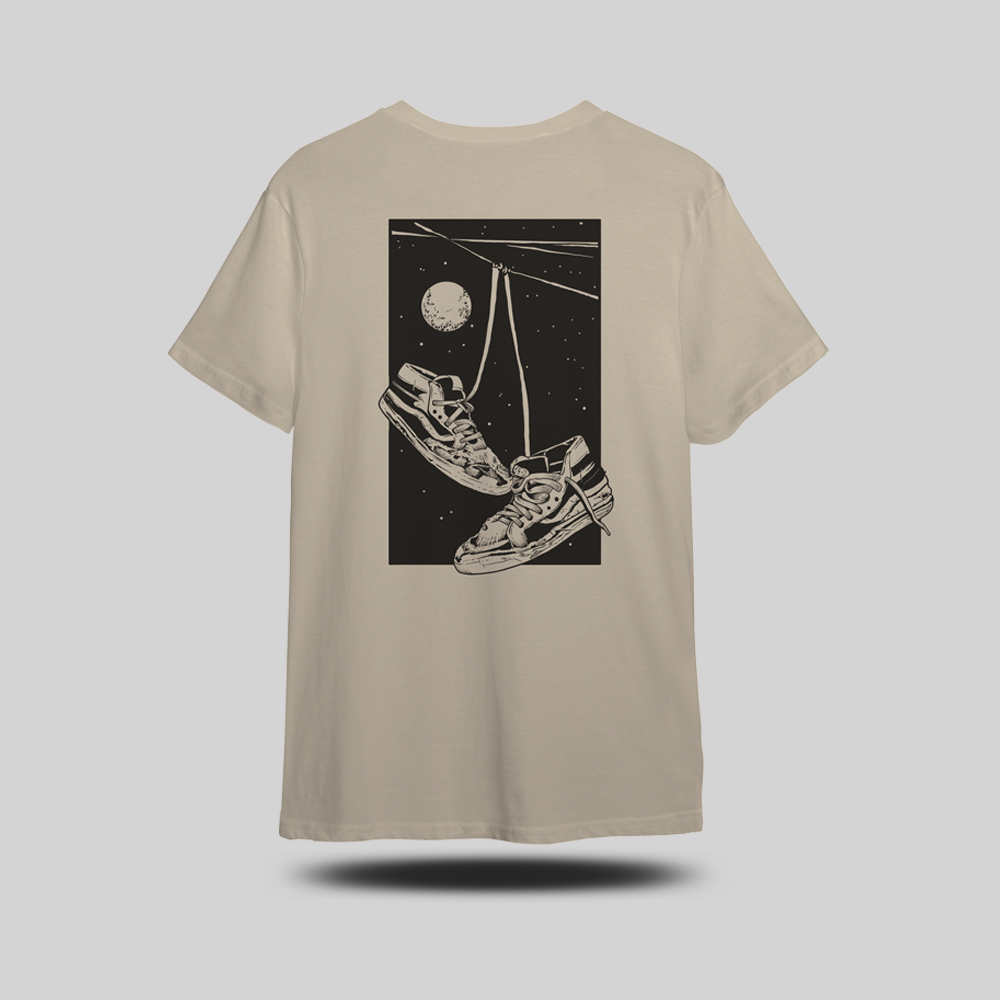 Shoe throwing - Oversized T-shirt