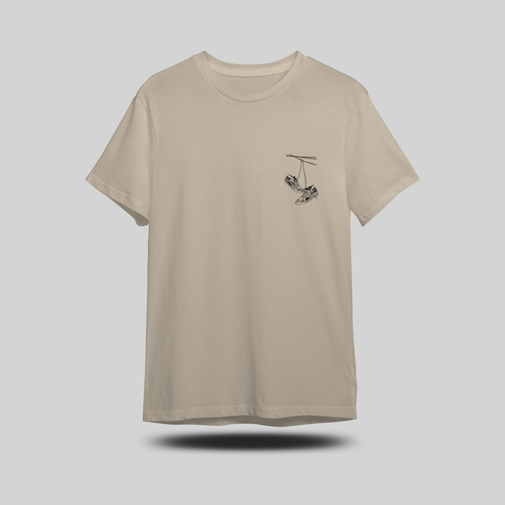 Shoe throwing - Oversized T-shirt